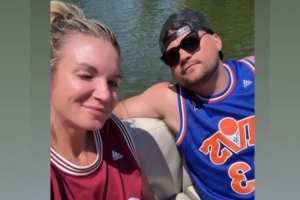 湖人女记者自拍身穿詹姆斯骑士球衣 詹姆斯点评：恰当的着装