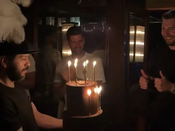 kaiyun-东契奇庆祝27岁生日！德约科维奇到场意义重大 他被卢卡称为GOAT